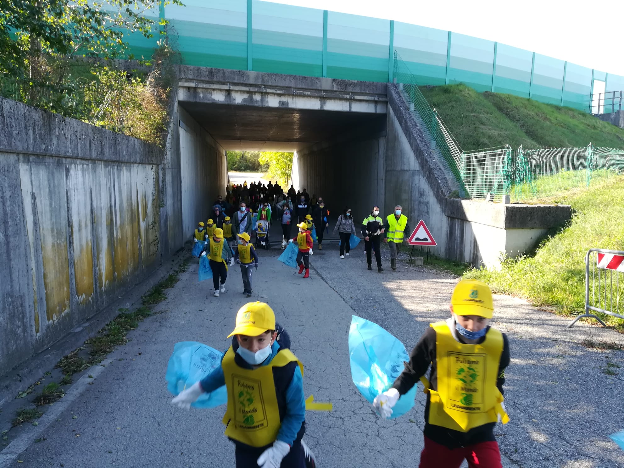 Immagine per Bambini in aiuto dell'ambiente, Villesse ripulisce l'argine dell'Isonzo